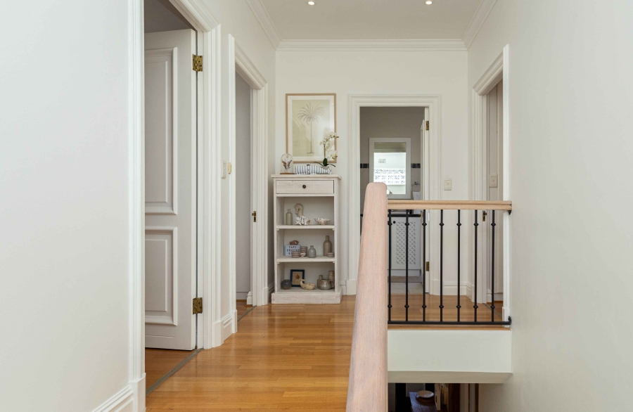 3 Bedroom Property for Sale in Sea Point Western Cape